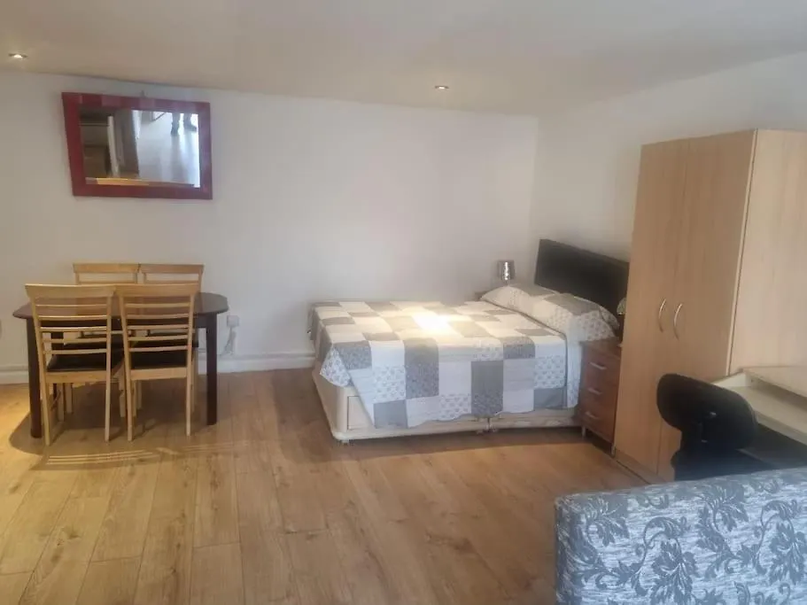 Apartment Spacious Studio Flat Abbey Wood