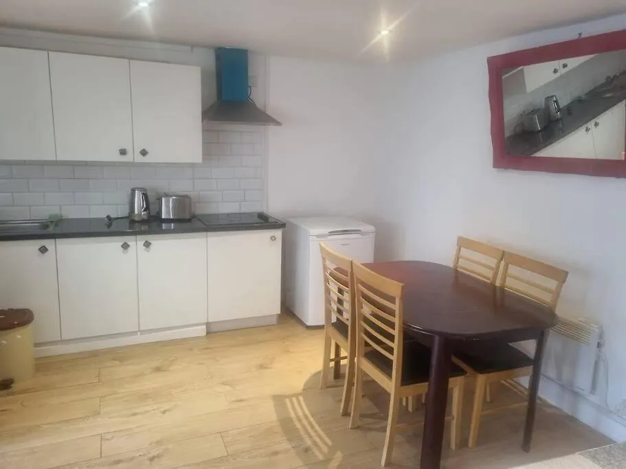 Spacious Studio Flat Abbey Wood 0*,